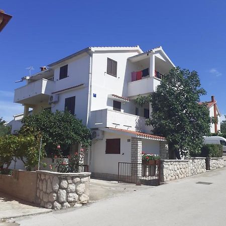 Apartmani Karuza Novalja Kültér fotó