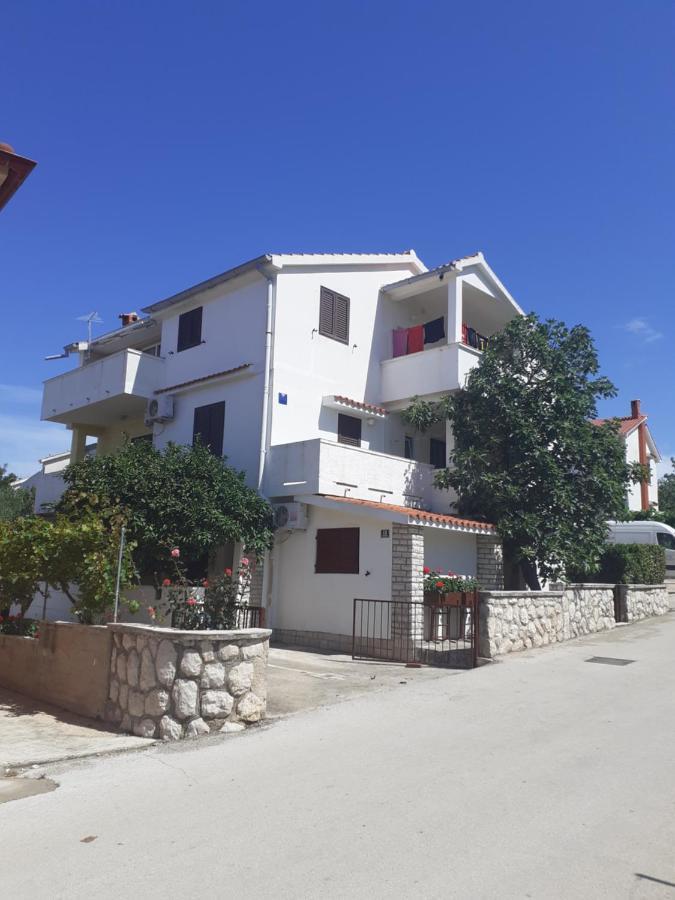 Apartmani Karuza Novalja Kültér fotó